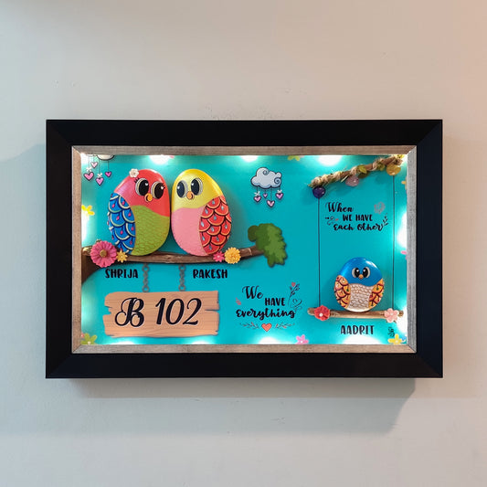 प्यार से गले लगाया हुआ कंकड़ कला (18x12 इंच)