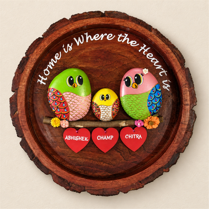 Sweet Home Pebble Art: a family of three birds on round wood with a home-themed message, on a beige background